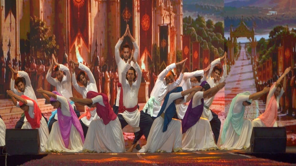 play Raghuvanshi Raghunandan was staged in Janakpuri in agra