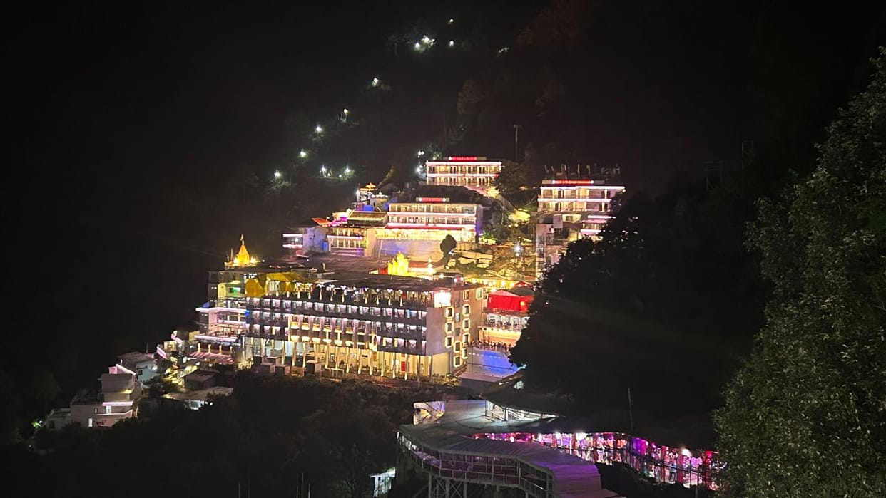 Mata Vaishno Devi Bhawan Illuminates the Trikuta Hills