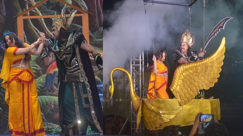 play Raghuvanshi Raghunandan was staged in Janakpuri in agra