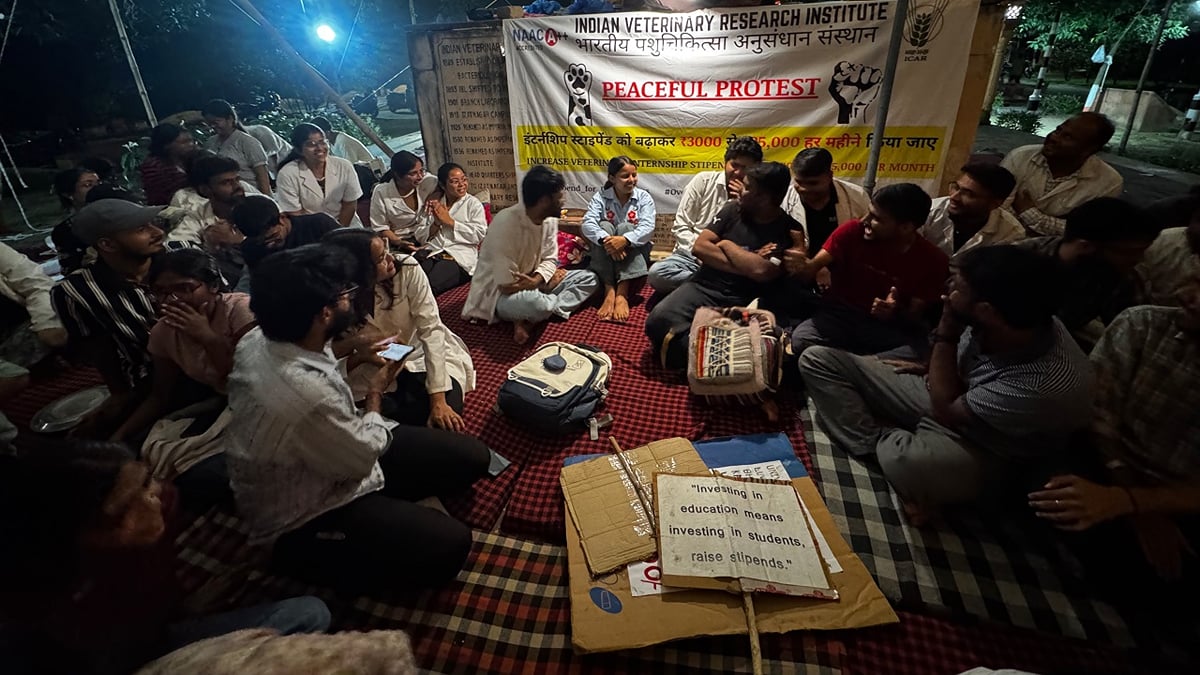 बरेली: आईवीआरआई के छात्रों का प्रदर्शन सातवें दिन भी जारी, इंटर्नशिप स्टाइपेंड बढ़ाने की मांग