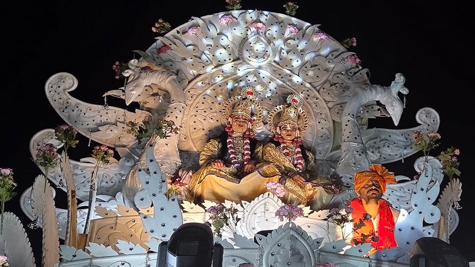 सादाबाद: धूमधाम से निकली राम बरात, चारों भाइयों के दिव्य स्वरूप देख भावविभोर हुए श्रद्धालु, हुई पुष्पवर्षा