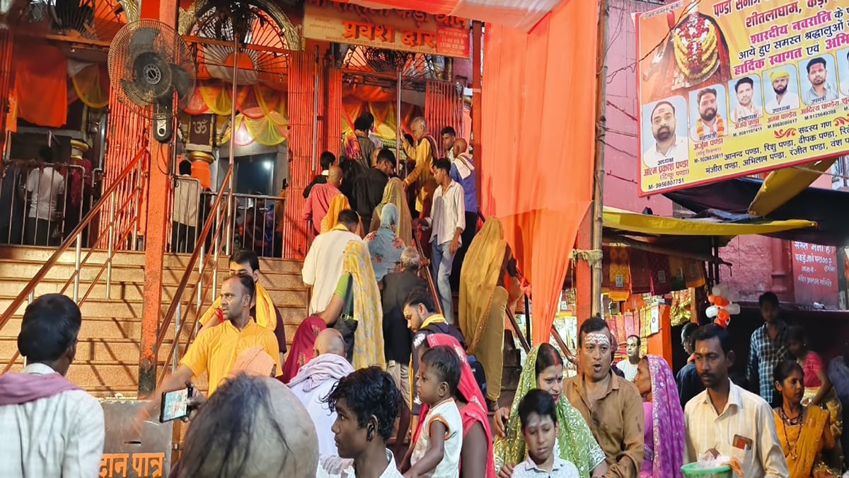 कौशाम्बी : सुबह चार बजे से गंगा स्नान के लिए उमड़ी भीड़, शीतला धाम में गूंजे जयकारे