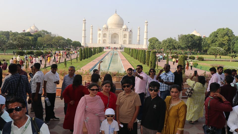 number of tourists visiting aj Mahal has declined due to protests in Delhi