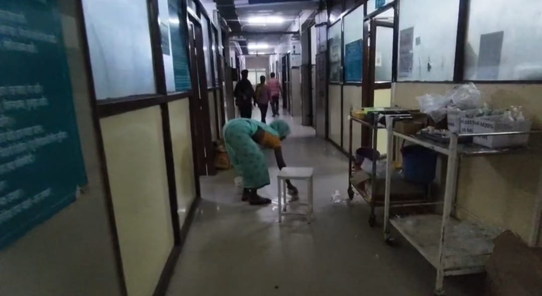 Damoh District Hospital Viral Video Raises Questions Over Patient Care