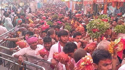 Vindhyachal massive surge devotees Goddess shrine first day of Navaratri long queues four entrances