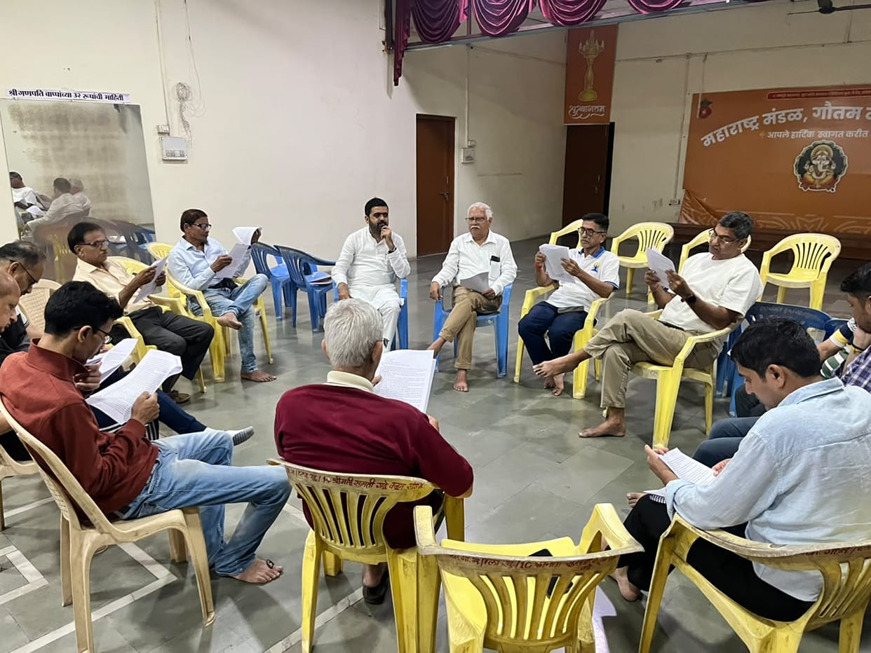 Over 80 commercial establishments on residential plots in Arera Colony: Residents confront the municipal corpo