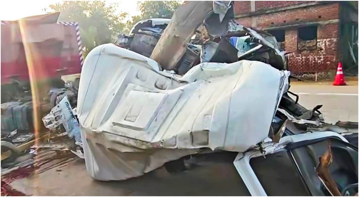 buxar nh 922 road accident sand loaded trailer collision driver co driver killed