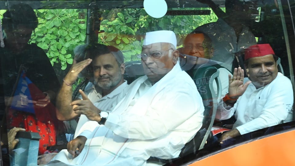 INDIA bloc rahul gandhi akhilesh yadav protest in Delhi against SIR