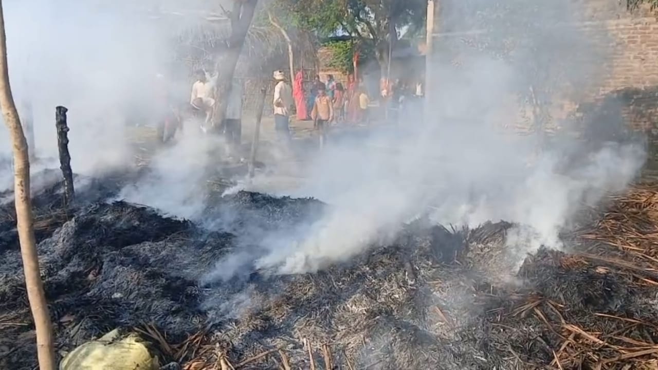 आग से गृहस्थी का सामान जलकर राख