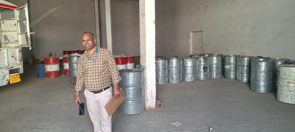 ndore: Thousands of liters of illegal industrial solvent found in an Indore warehouse; FIR registered against
