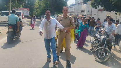 हिस्ट्रीशीटर ने डीएम कार्यालय के बाहर पेट्रोल डाल आत्मदाह का प्रयास किया