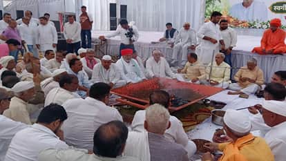 Baghpat: Sanjeev Tomar adorned with the turban of the Desh Khap Chaudhary
