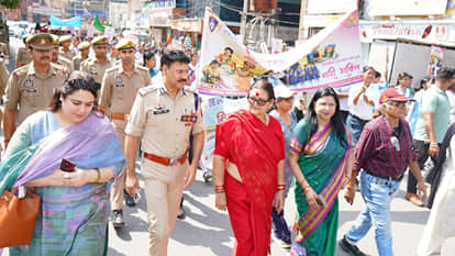 pledge for women's safety, dignity, and self-reliance; 900 people join awareness walkathon