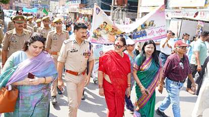 pledge for women's safety, dignity, and self-reliance; 900 people join awareness walkathon