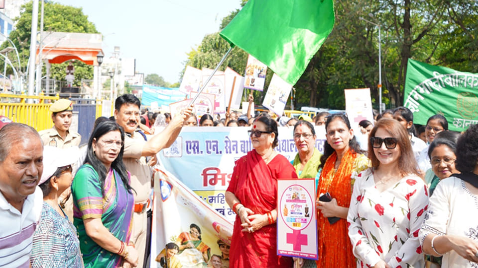 pledge for women's safety, dignity, and self-reliance; 900 people join awareness walkathon