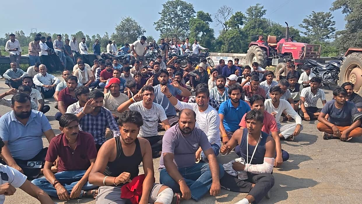 Villagers Block Kanwar Track in Meerut Demanding Compensation After Four Devotees Die in Accident