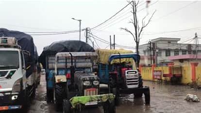 Rain soaks paddy in mand