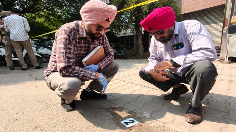 miscreants opened fire at visa consultancy office in Model Town Extension area of Ludhiana