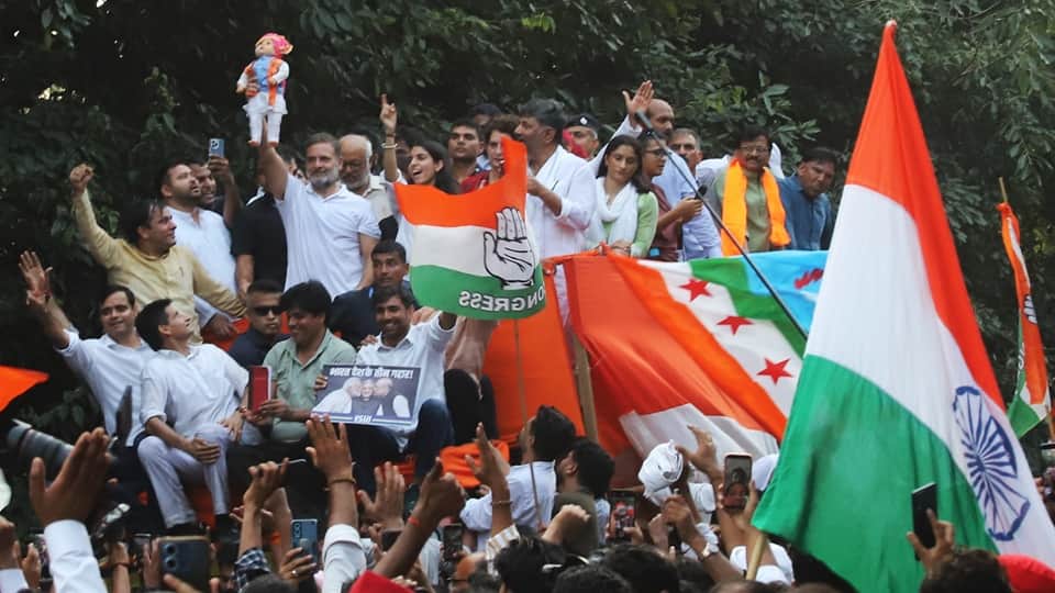 INDIA bloc rahul gandhi akhilesh yadav protest in Delhi against SIR