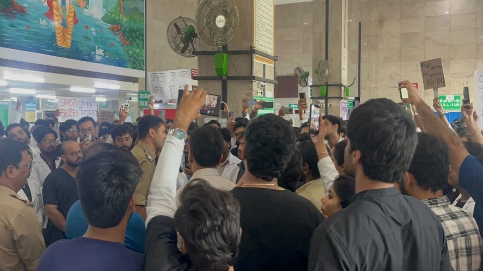 Escalation in dispute between doctor and staff nurse at GIMS; action demanded against the nurse