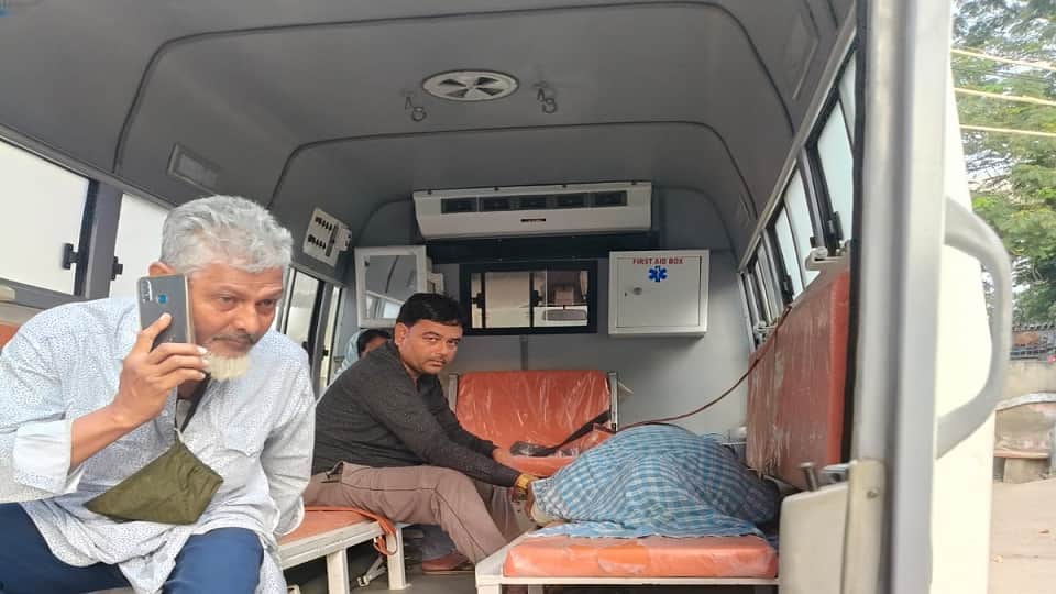 Agra News: 60-Year-Old Tourist from Jharkhand Dies After Collapsing in Taj Mahal Parking