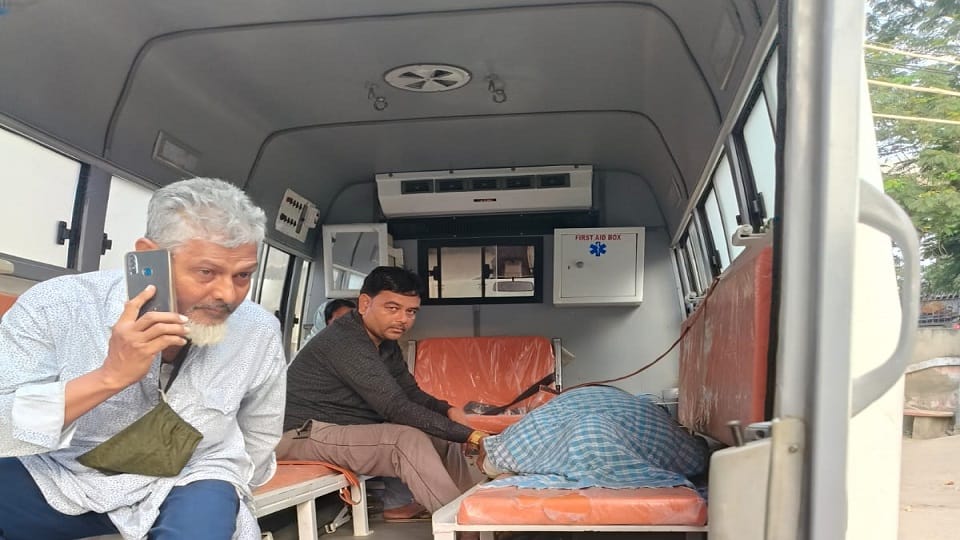Agra News: 60-Year-Old Tourist from Jharkhand Dies After Collapsing in Taj Mahal Parking