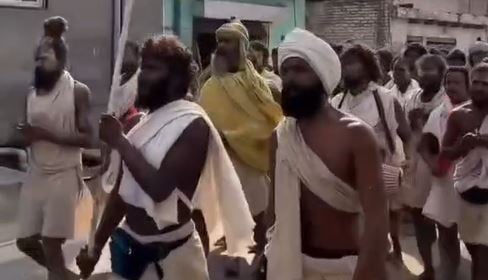 संत प्रेमानंद: रसिक दुलारी शरण की मौत के बाद पहली बार दिखे रिंकू सिंह, वृंदावन में साधकों संग की परिक्रमा