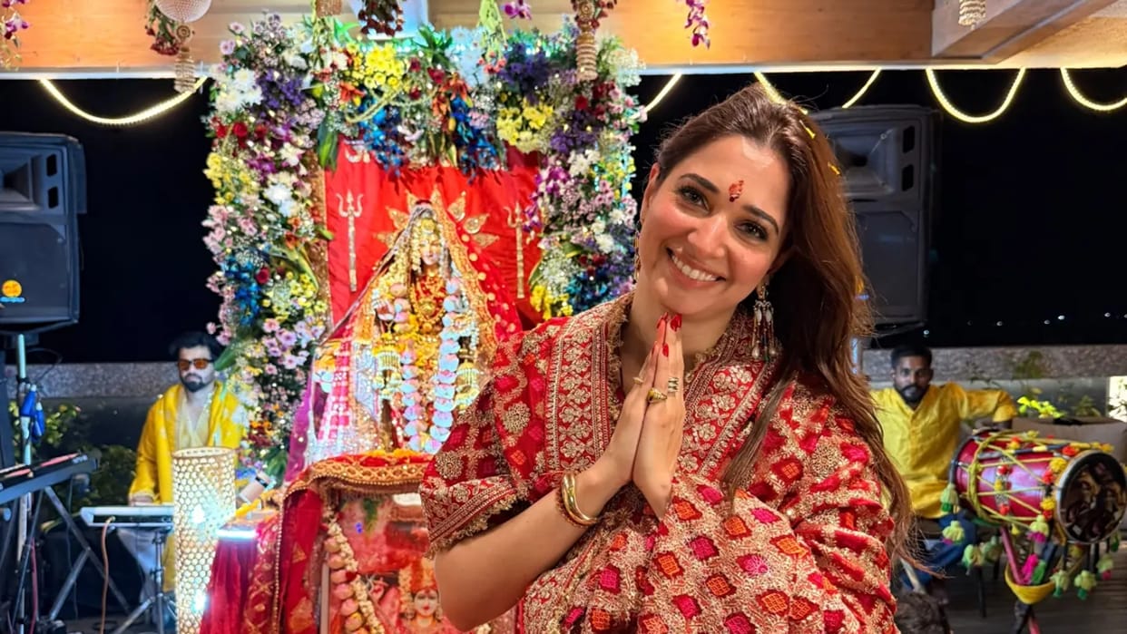Shardiya Navratri 2026: Tamannaah Bhatia hosts Mata Ki Chowki at Home grooves with mrunal thakur On Bhajan