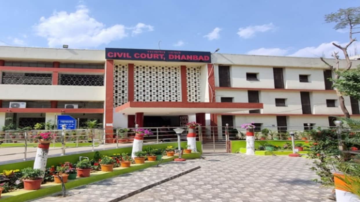 Dhanbad Court RPF Team And Lawyers Clash Sub Inspector Assault Bar Association Demands Action