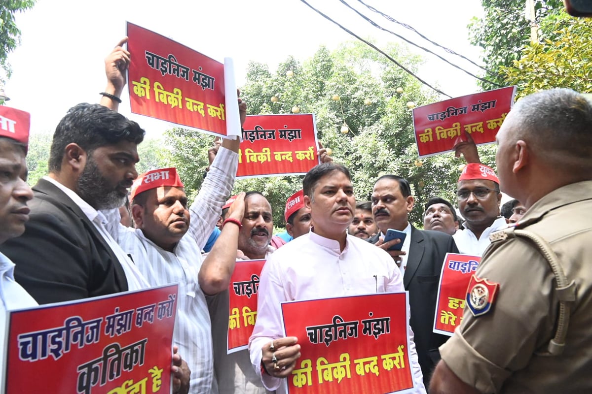 वाराणसी: चाइनीज मांझे से कारोबारी की मौत पर सपा ने सौंपा ज्ञापन, रोक नहीं लगी तो बड़े आंदोलन की दी चेतावनी