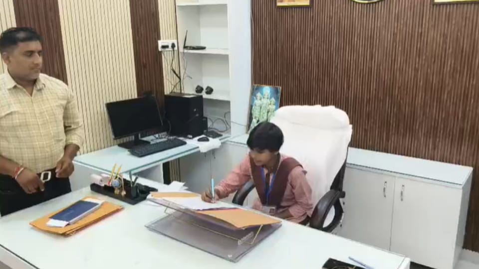 Meerut: Class 7 Student Anushka Becomes One-Day Executive Officer of Mawana Municipality
