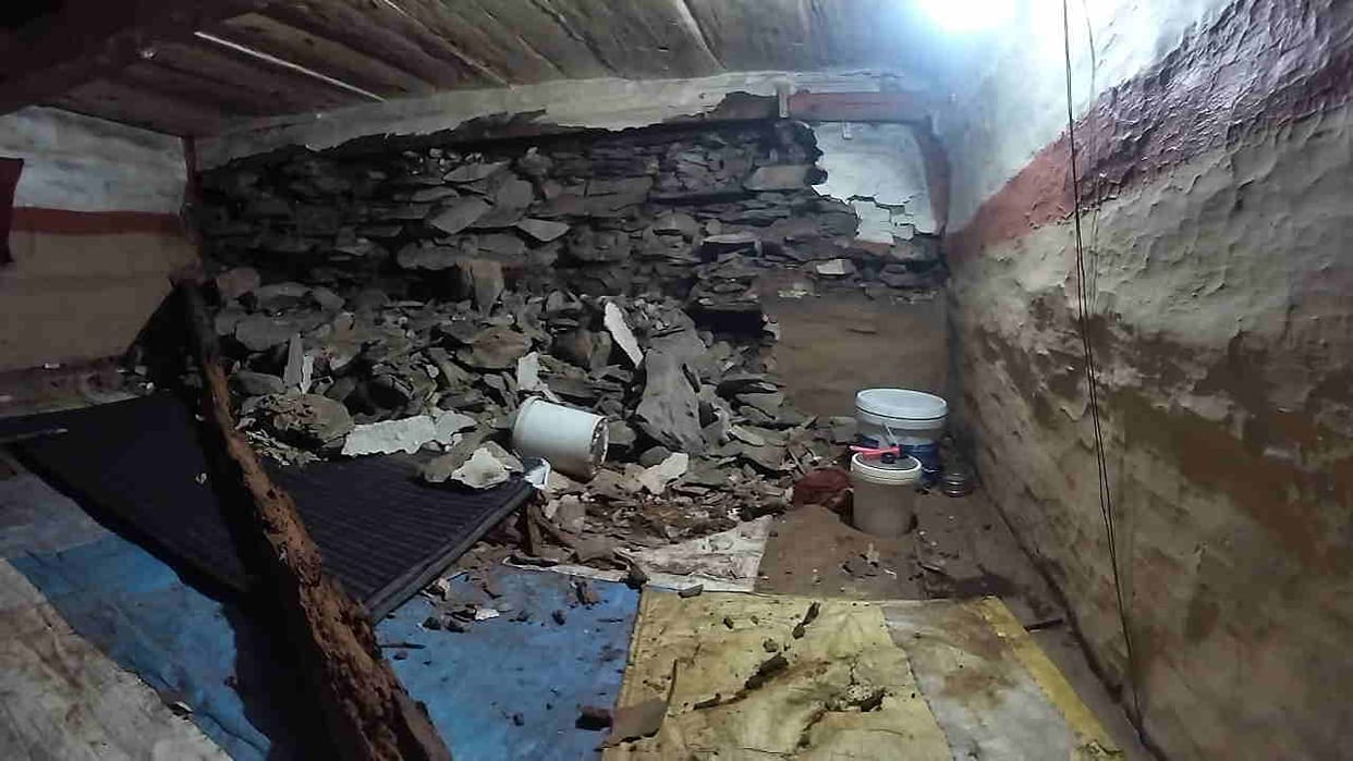 Uttarkashi News storehouse collapses Rana Village Yamunotri family members escape unhurt