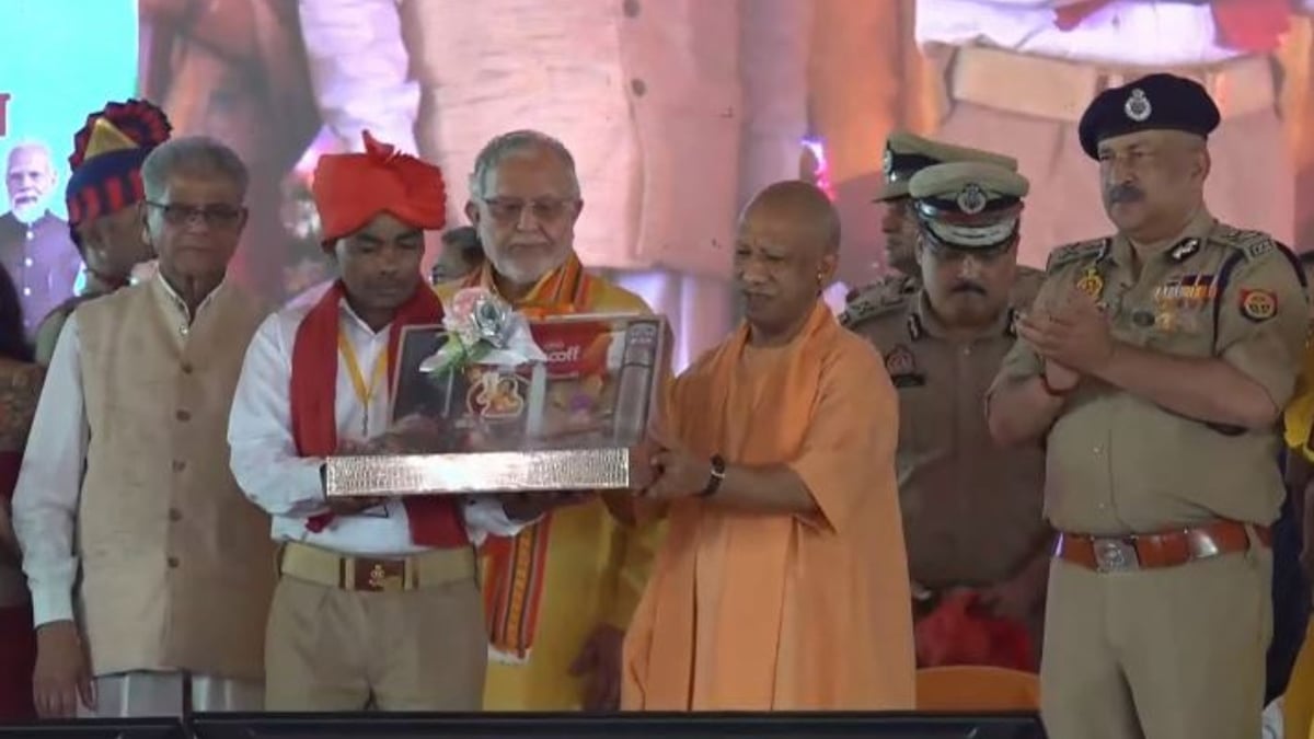 ग्राम प्रहरियों को बड़ी सौगात: मानदेय वृद्धि के साथ कैशलेस चिकित्सा सुविधा का भी लाभ, सीएम योगी ने किया एलान