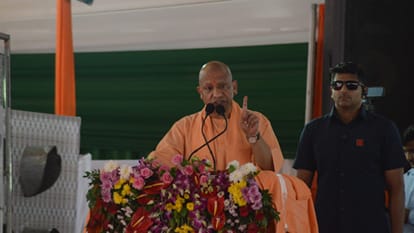 CM Yogi targeted the SP during a public meeting in Bareilly