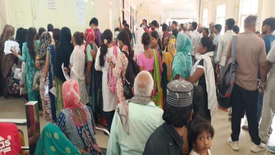Throat Infections Rise 1.5 Times Amid Weather Change in Agra