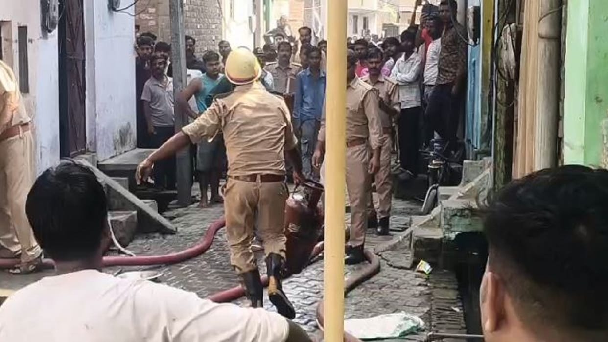 girl died after her gas pipe caught fire while she was making tea in Pilibhit