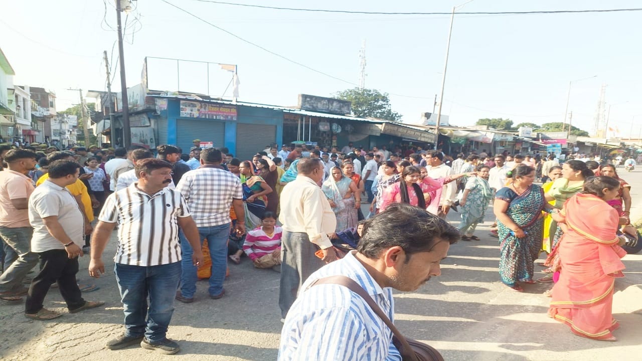 Pilibhit triple murder Victims families block highway demanding encounter of accused