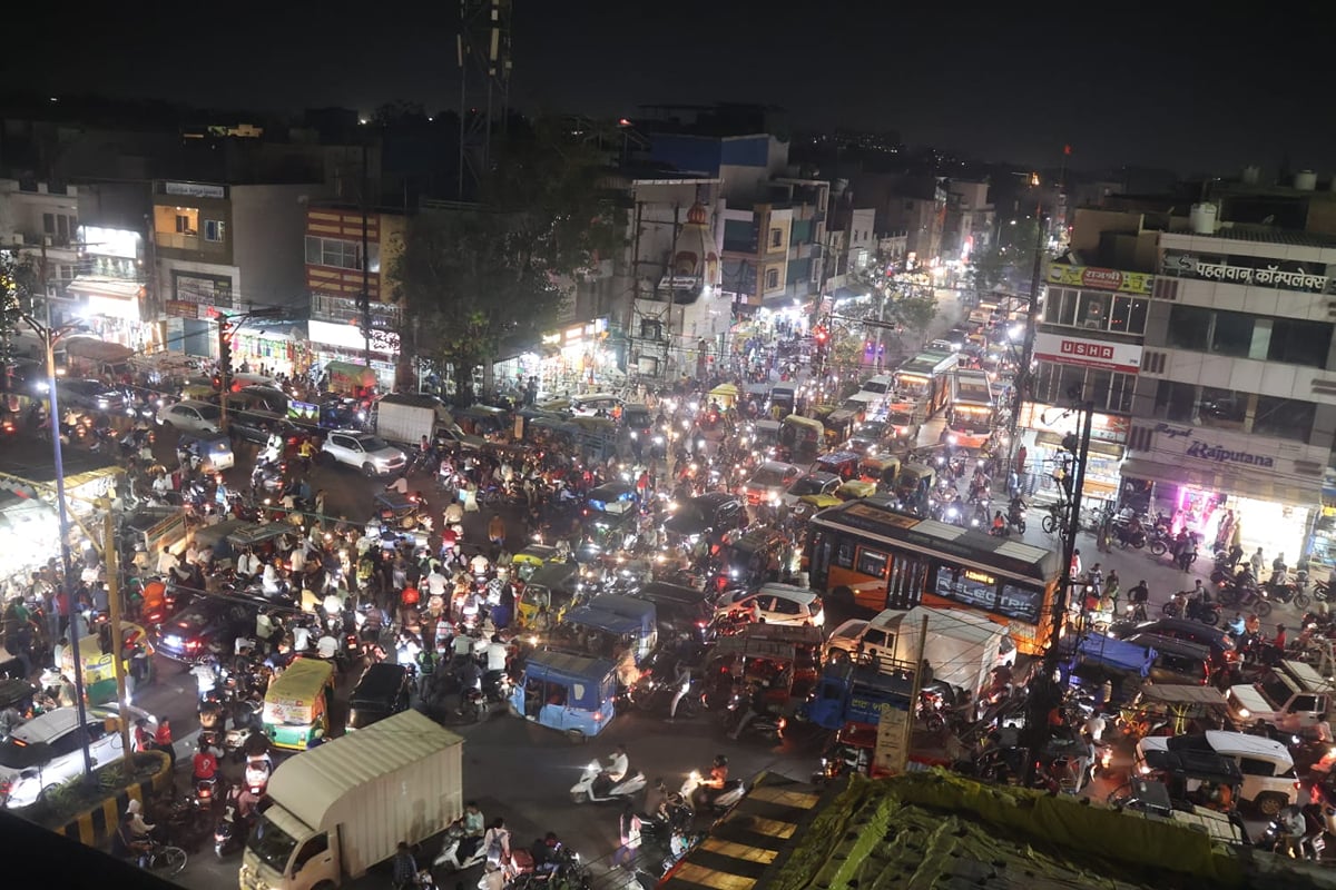 इंदौर:  दिन में ट्रैफिक सुधार पर याचिका और शाम को मालवा मिल सड़क पर लंबा ट्रैफिक जाम