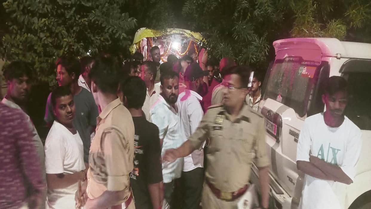 Shots fired at Kaptanganj Block Pramukh's husband; bullets shattered the SUV's window.