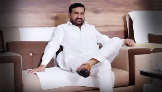 Kanpur former Block Pramukh Ramesh Yadav house occupants held hostage while valuables worth 50 lakh looted