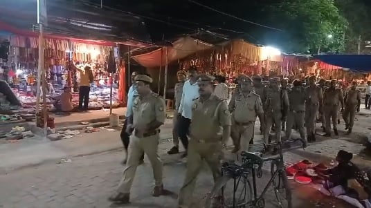 कानपुर: त्योहारों को लेकर खाकी मुस्तैद, घाटमपुर और रेउना पुलिस का पैदल मार्च, शांति समिति की बैठक भी संपन्न