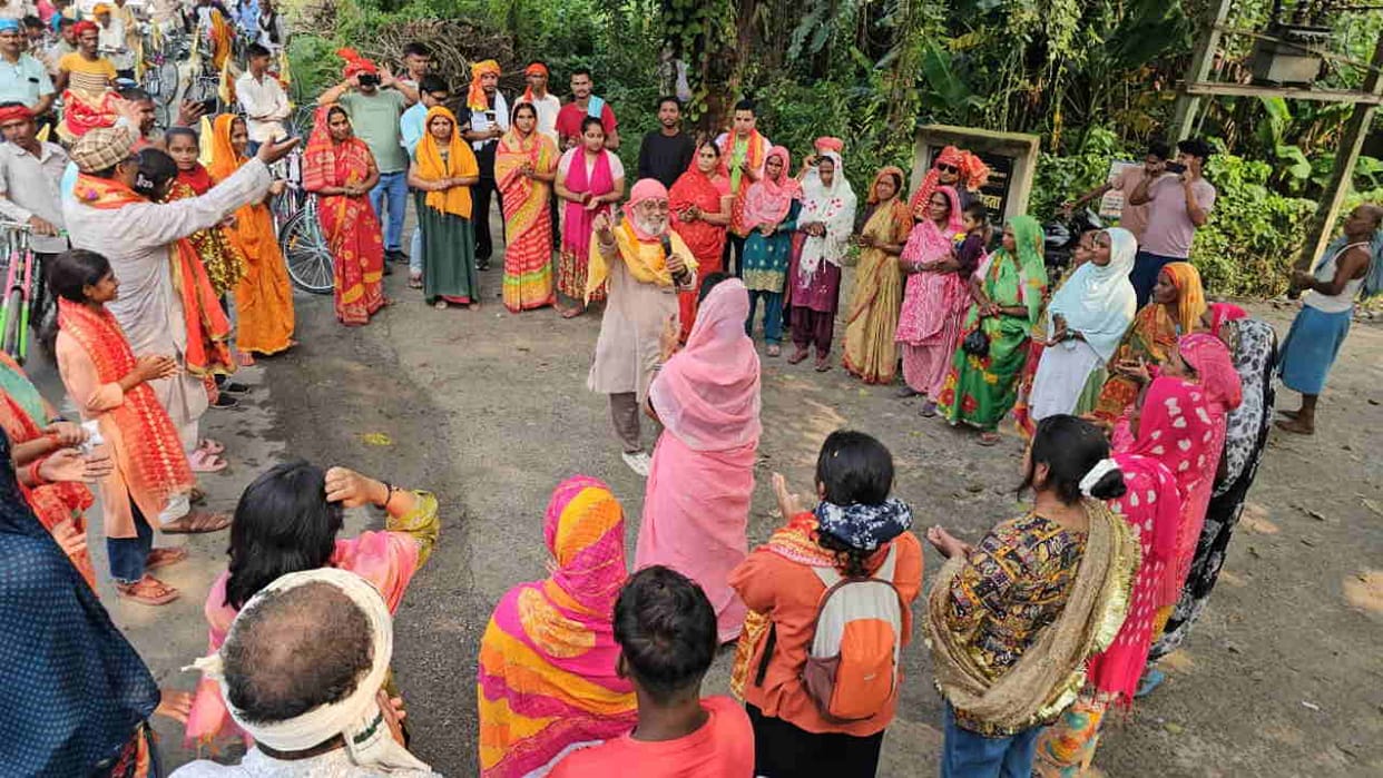 Environmental Activist Anil Prakash Joshi Cycle Yatra discusses environmental crisis in deoghar