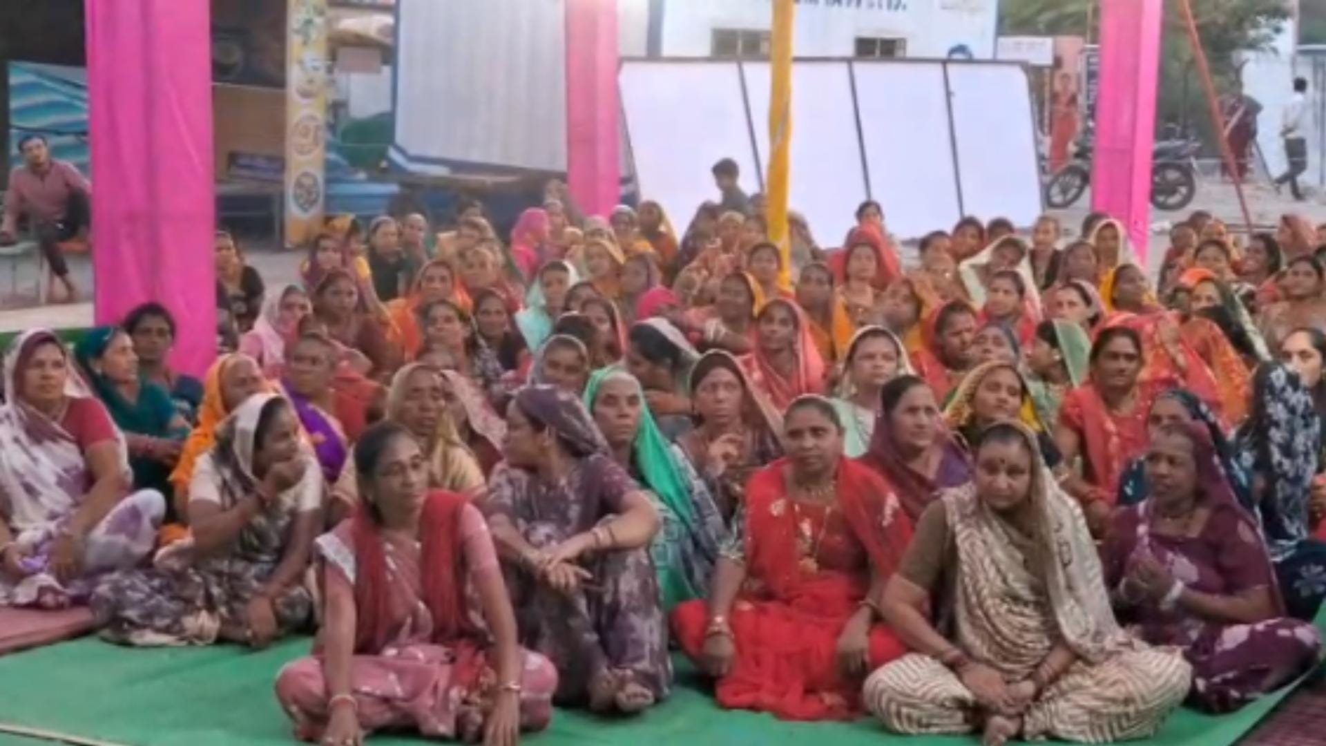 omkareshwar anti encroachment action protest rehabilitation traders