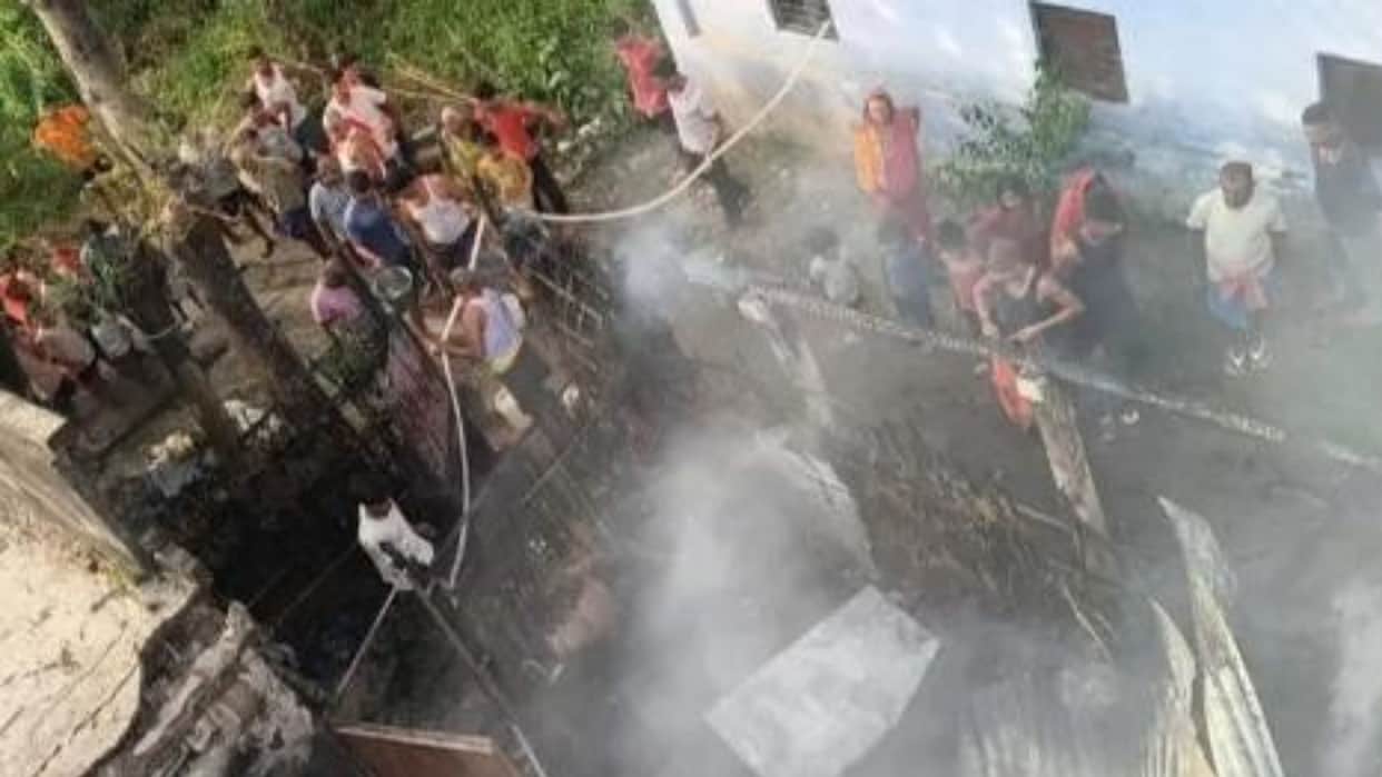 Begusarai Teghra Gas Cylinder Blast Fire Two Families Lose Household Goods Cash Jewellery