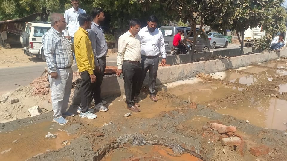 नगर आयुक्त संतोष कुमार वैश्य