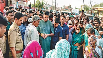 Meerut Road Accident: Mother and 8-Day-Old Newborn Crushed by Truck, Father Devastated After Four-Year Wait fo