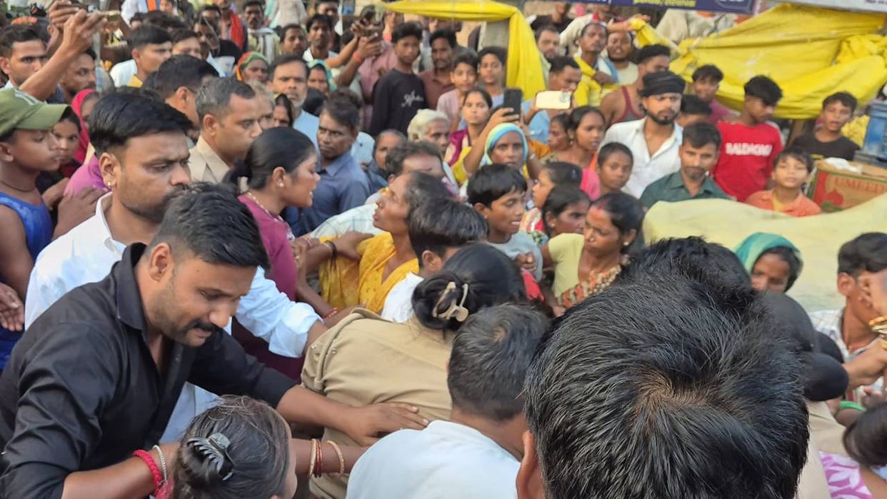 Sitapur: 14-year-old boy dies after coming into contact with a high-tension wire.