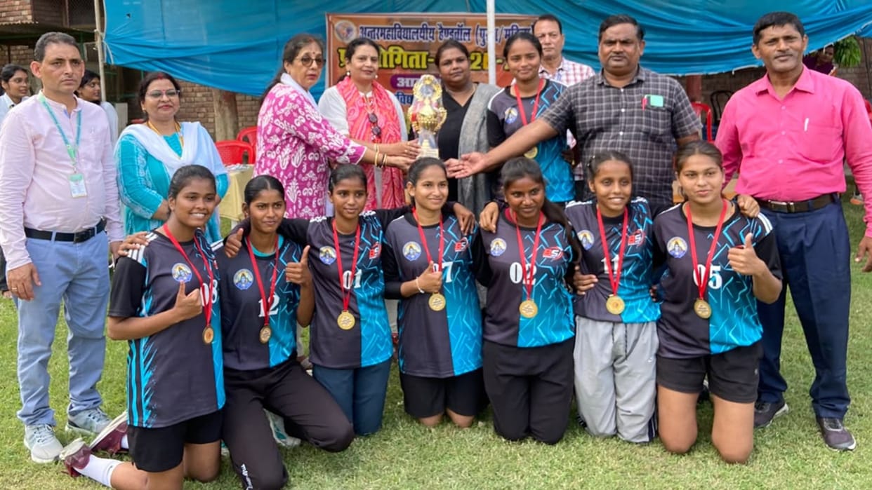 Varanasi Sports News Reshma scored 7 goals and Muskan 5 handball match defeating Sheet College final today