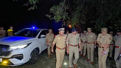 वारदात के बाद मौके पर पहुंचे अधिकारी।