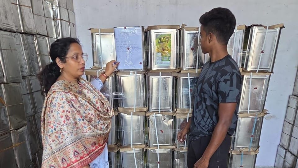 Suspicion of mustard oil adulteration: Food Department raids Amroha; oil worth ₹3.82 lakh sealed